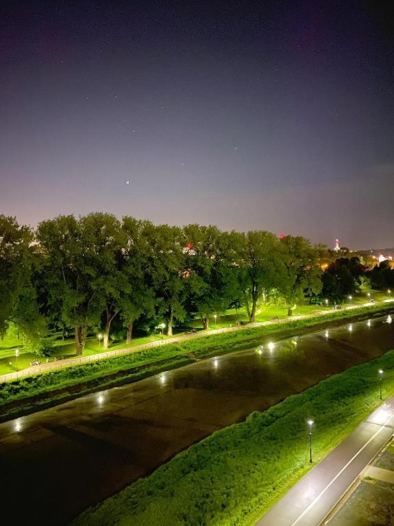 Capital Towers - Apartament Pop-Art Z Widokiem Na Rzeke Rzeszow Luaran gambar